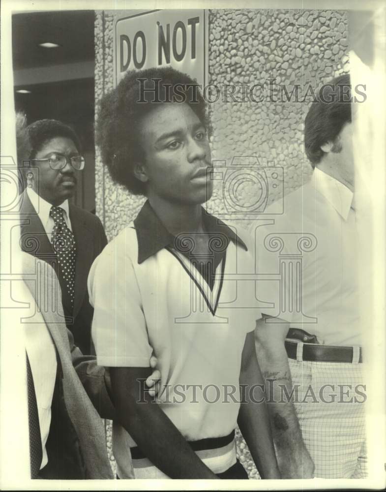 1978 Press Photo Lawyer Charles White with Darrell Winfrey, Murder Suspect - Historic Images