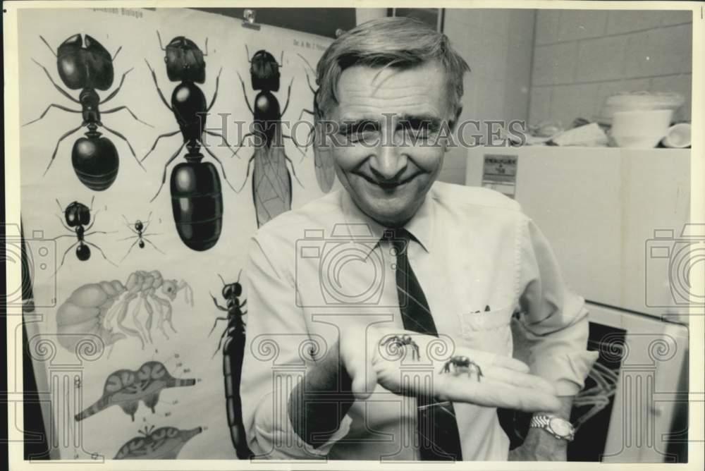 1991 Pulitzer Prize author Edward O. Wilson holds ant models - Historic Images