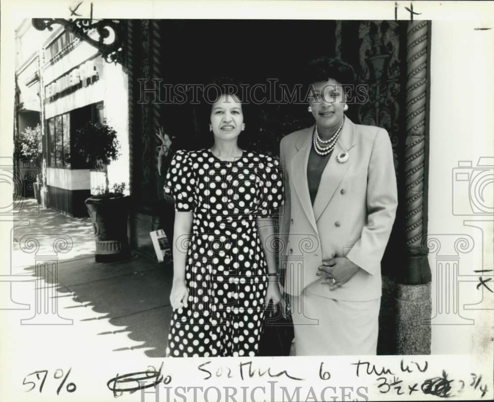 1990 Barbara Wells and Brenda Hatfield at Link&#39;s Luncheon - Historic Images