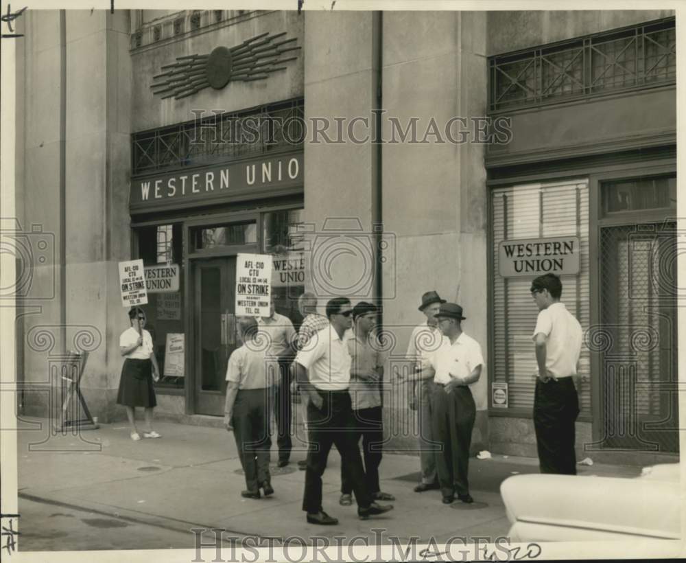 1966 AFL-CIO Telegraphers Union members strike at 334 Carondelet-Historic Images