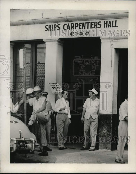 1955 Press Photo Picket at Ship's Carpenters Hall - Historic Images