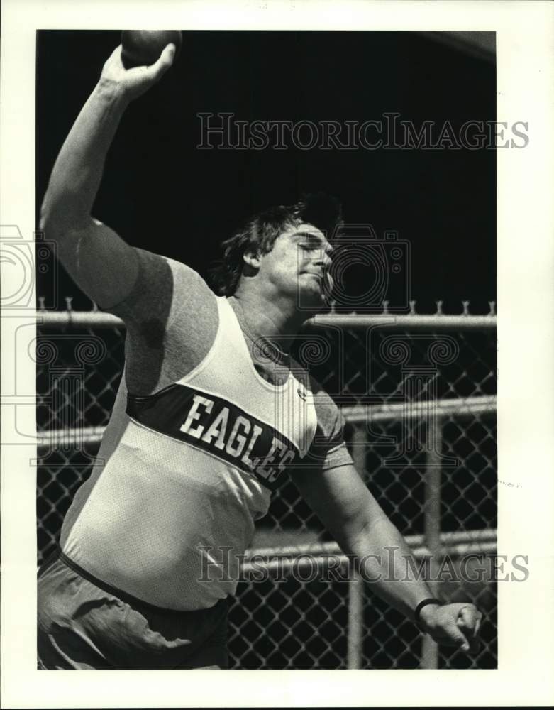 1985 Press Photo St. Bernard High School shot putter Mike Vandrell. - noc50739- Historic Images