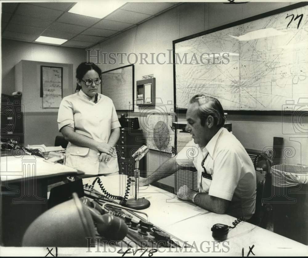 1976 Betty Shimshak with pilot weather briefer Chris Chrissinger - Historic Images