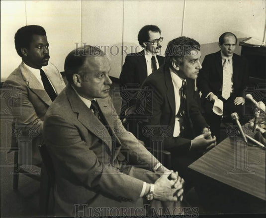 1981 Press Photo Federal authorities at press conference in New Orleans - Historic Images