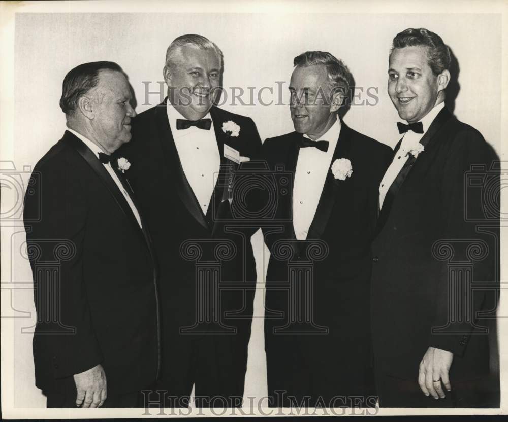 1966 William Verity with other chamber members attend banquet-Historic Images