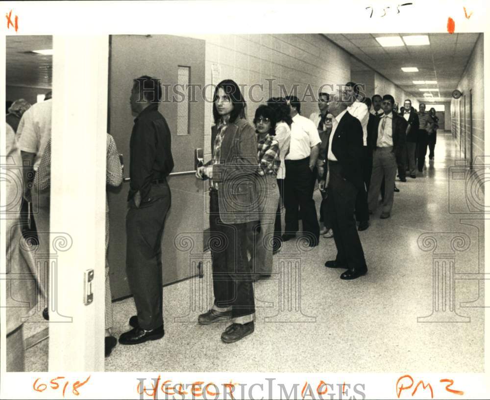 1980 Press Photo Voters line up in Jefferson&#39;s 10th Ward in Louisiana - Historic Images