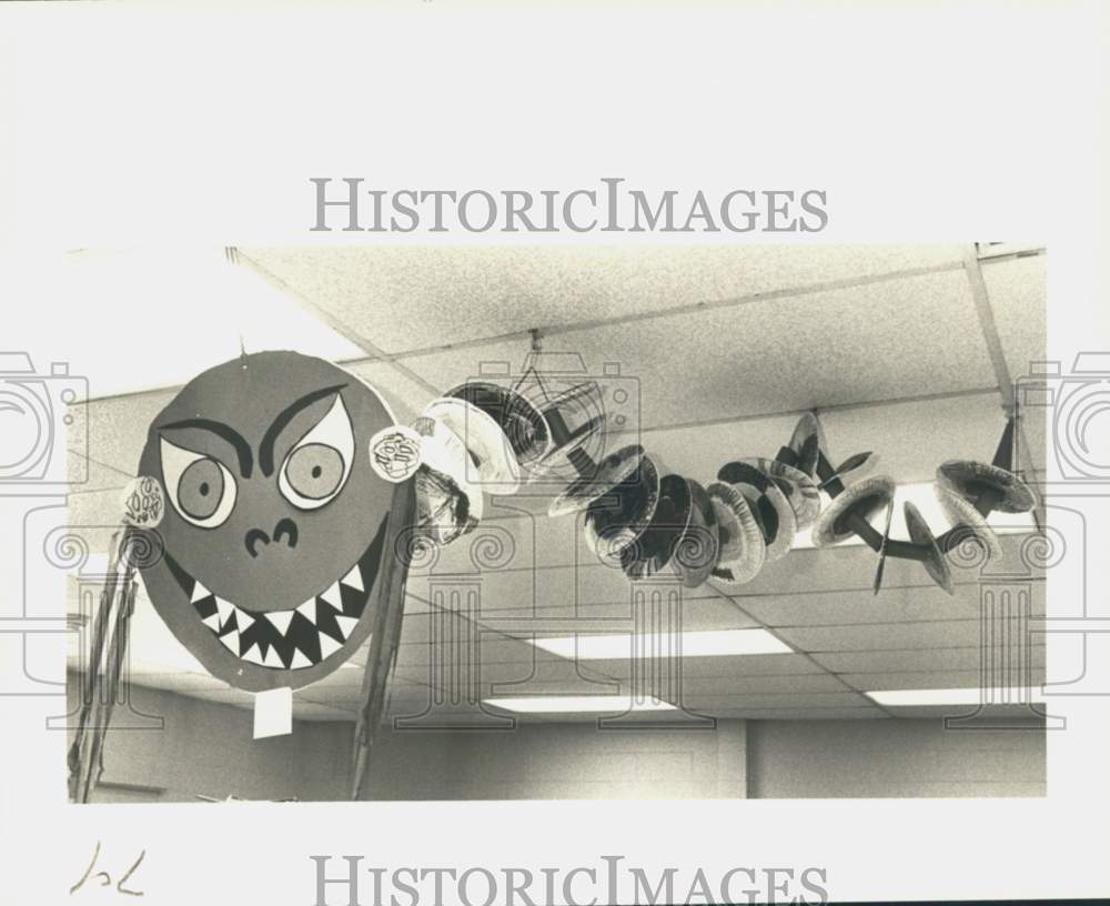 1989 Chinese dragon displayed at Very Special Arts Show in school - Historic Images