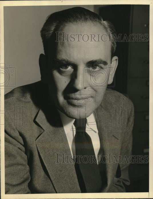 1945 Press Photo Edgar Warren, Labor Department's Conciliation Service director - Historic Images