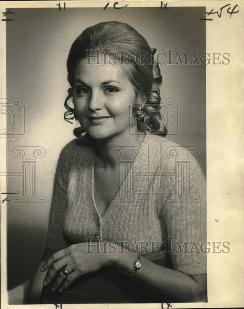 1971 Mrs. Hubert Ward, president of Ladies Auxiliary of New Orleans - Historic Images