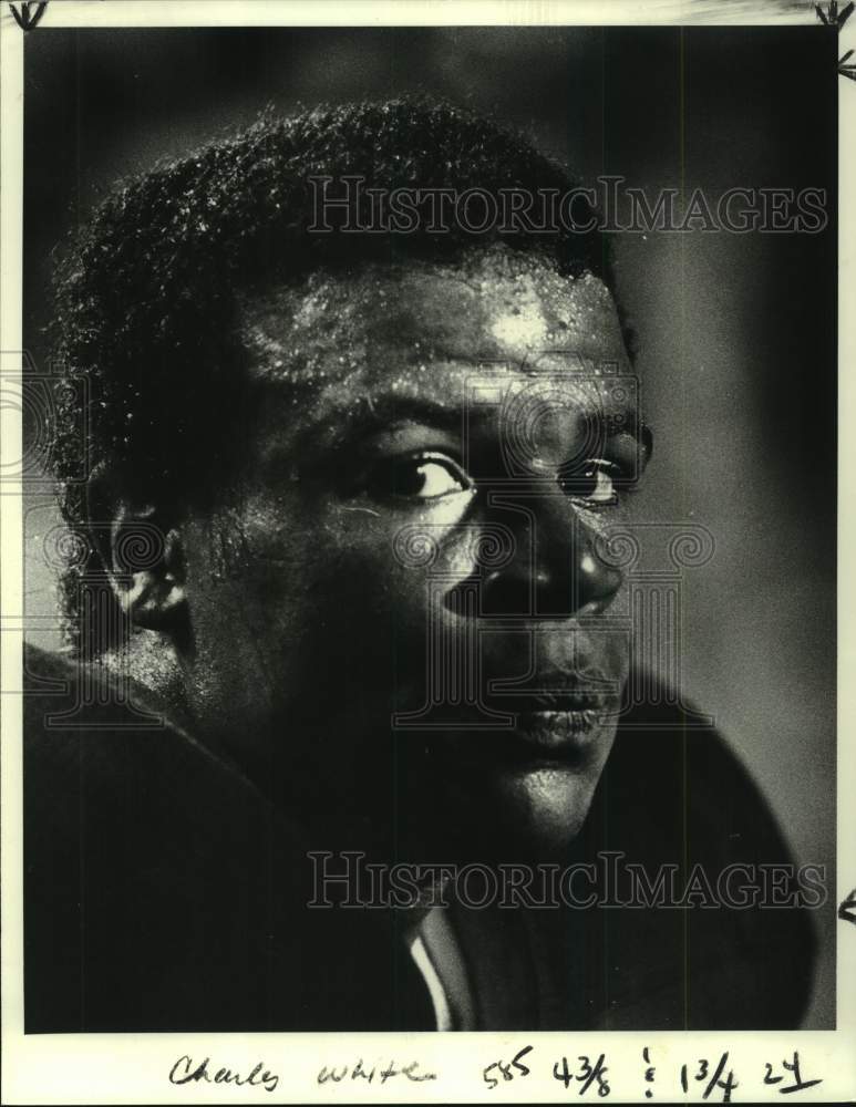 1979 Press Photo Charles White, Football Player, Sits on the Bench for a Rest - Historic Images