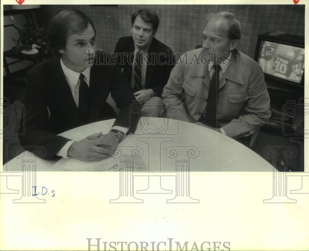 1983 Press Photo New Orleans Superdome-Cliff Wallace entertains visitors- Historic Images