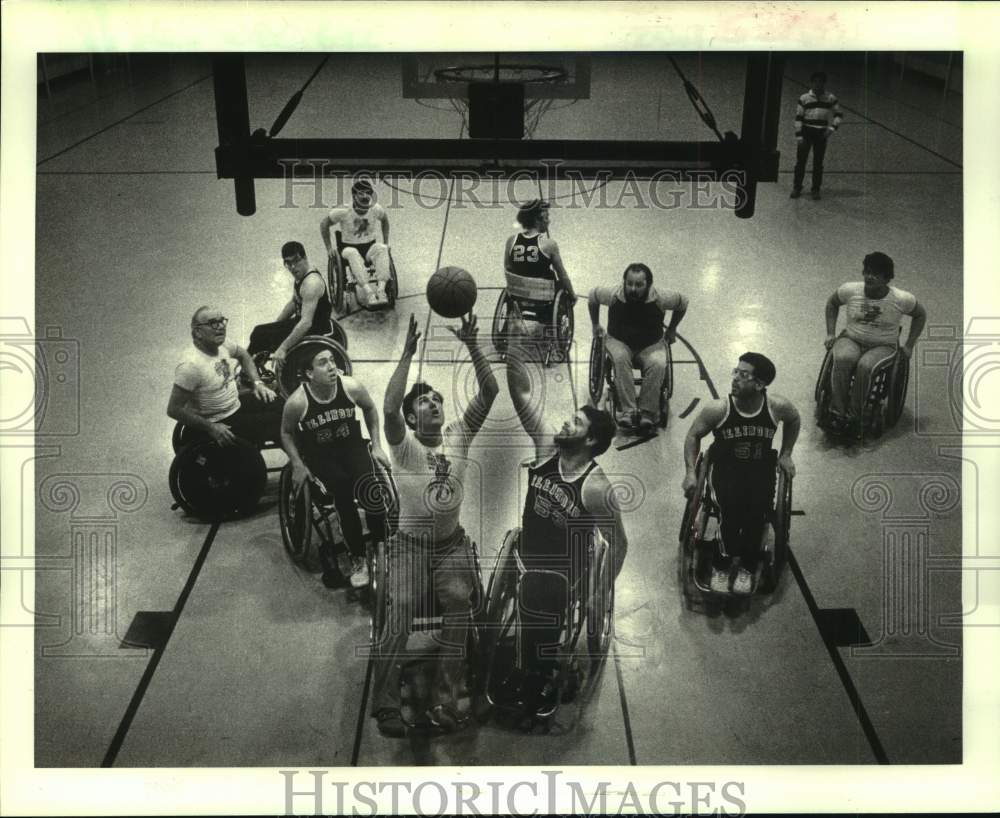 1986 Press Photo Wheelchair Basketball Game at Chalmette Middle School - Historic Images