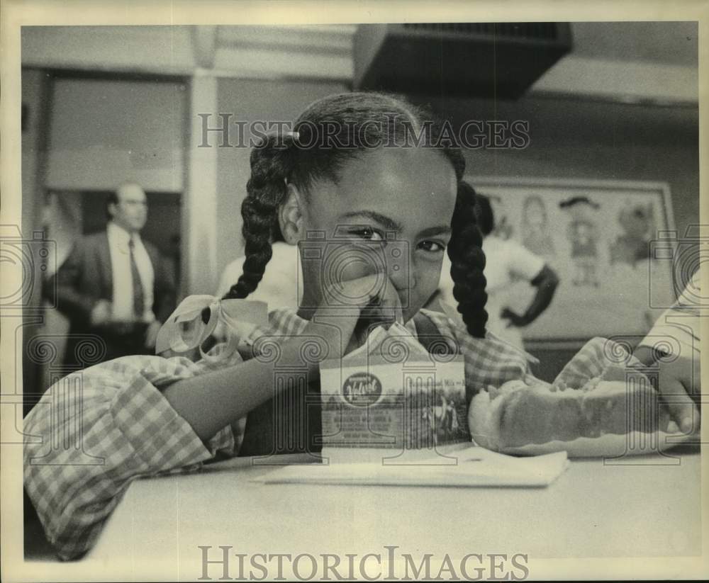 1974 Student opens breakfast box at Wheatley breakfast program - Historic Images