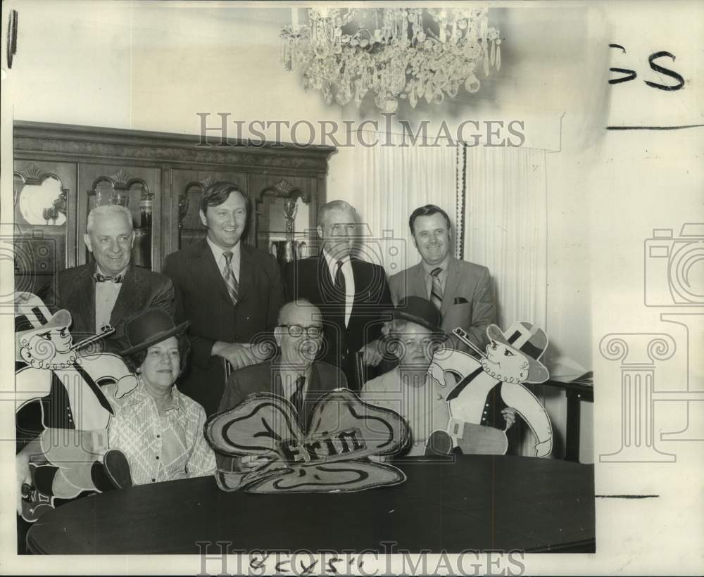 1971 Committee Members prepare for Algiers Irish Association Banquet - Historic Images