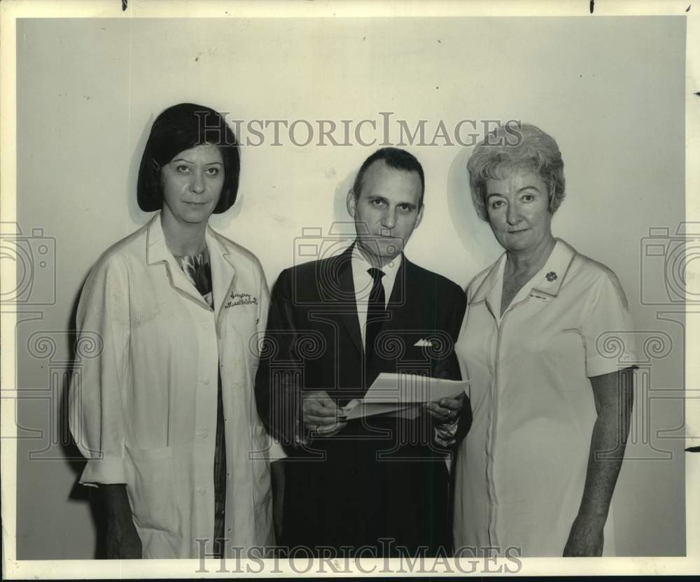 1968 Dr. G. Gray Taylor with Nurses at Cancer Symposium-Historic Images