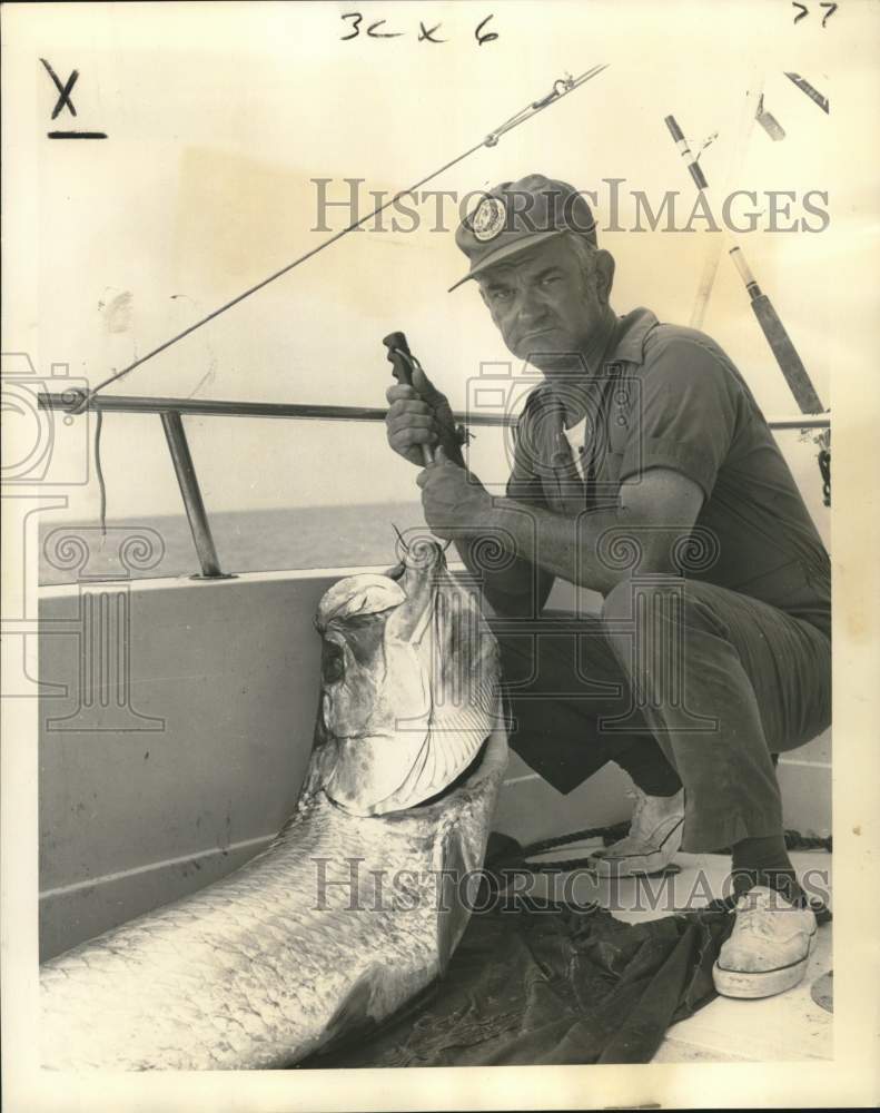 1974 Press Photo Al Wehmier with his catch at Abbeville-Kiwanis Tarpon Rodeo - Historic Images