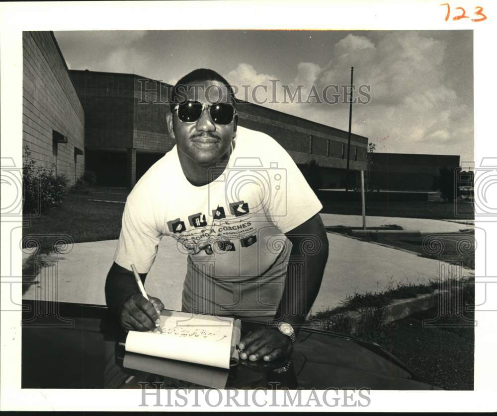 1988 Press Photo Robert Welch, Coach- Sarah Reed High School - noc56988- Historic Images