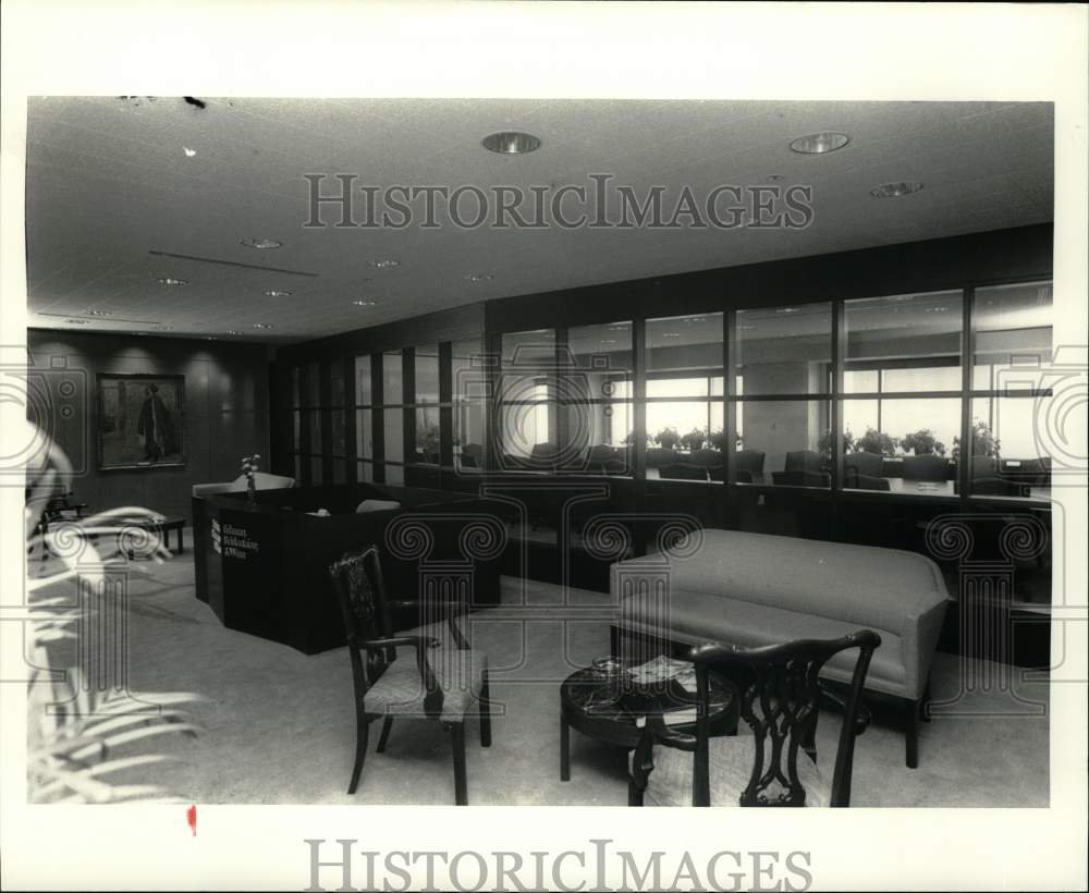 1986 New office space for a law firm at Place St. Charles. - Historic Images