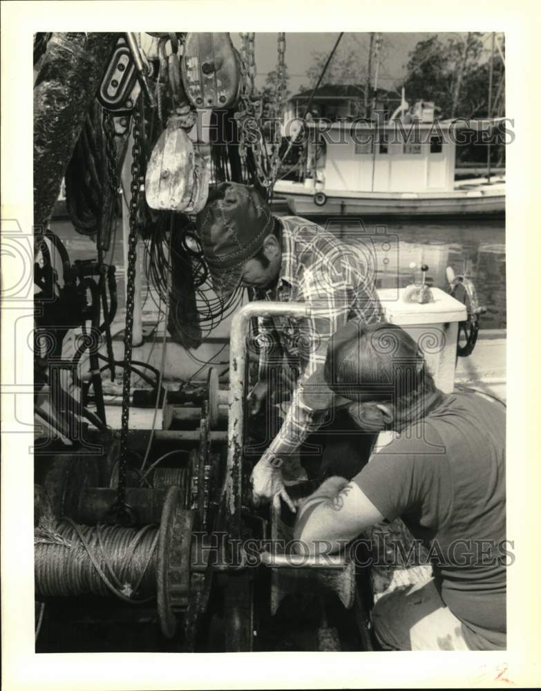 1989 Press Photo Jerry Latapie &amp; Rodney Weiskopf of Kurt &amp; Gene- Shrimp Fishing - Historic Images