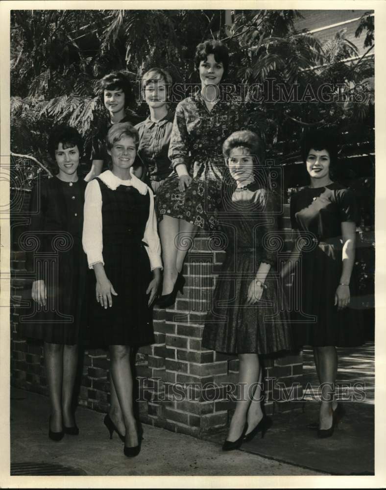 1962 Homecoming queen at Southeastern Louisiana College &amp; her court - Historic Images