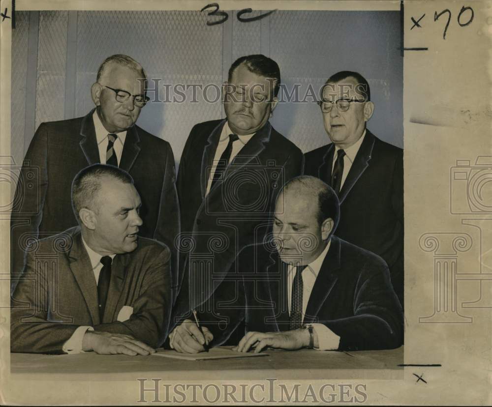 1963 Southern Pine Association officers elected at closing session - Historic Images