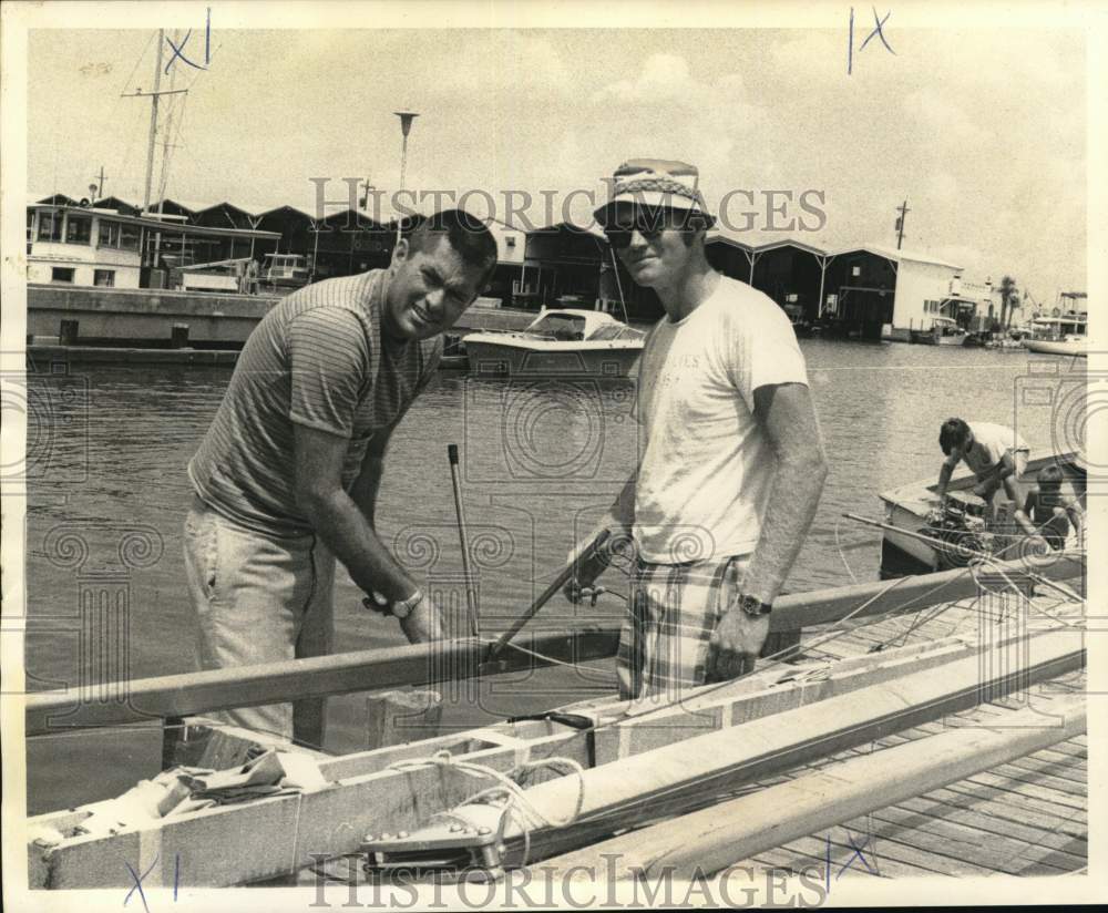 1970 Press Photo Bob Siedelman & Bill Caulsen at the Southern Yacht Club- Historic Images