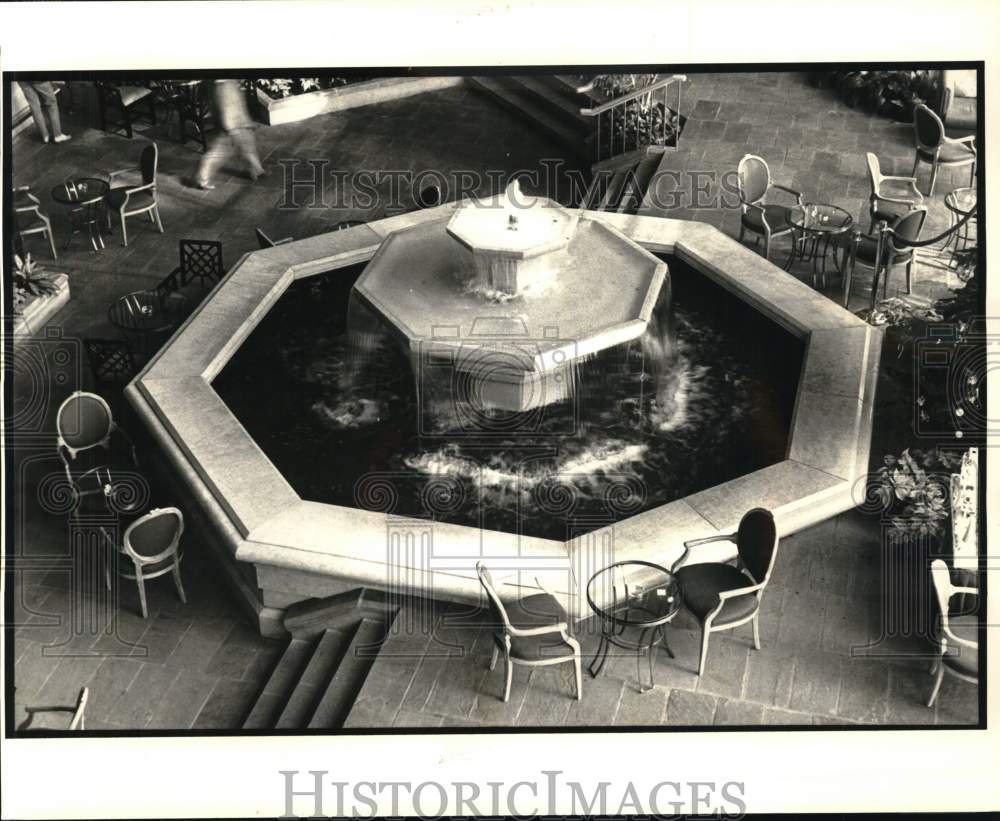 1982 Huge fountain in the lobby of Sheraton Hotel on Canal Street - Historic Images