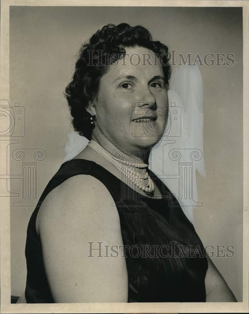 1962 Mrs. R.H. Seibels, President of &quot;The Busy Beavers&quot; - Historic Images