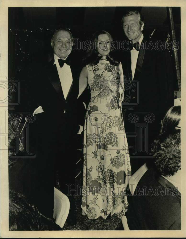 1973 New York mayor and designer Jerry Silverman at party - Historic Images