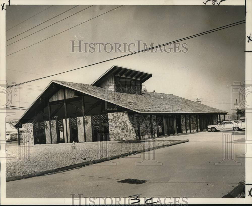 1973 View of the Shoe Lodge at 3029 Veterans Boulevard - Historic Images