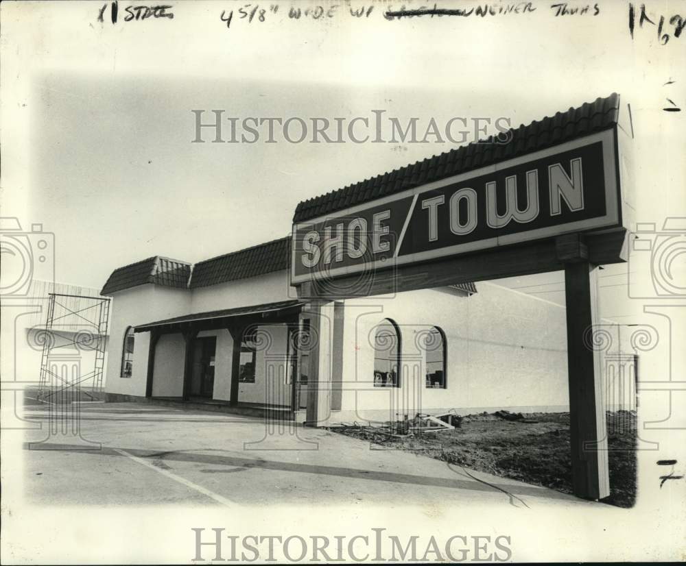 1975 Two new Shoe Town stores open tomorrow in New Orleans area. - Historic Images