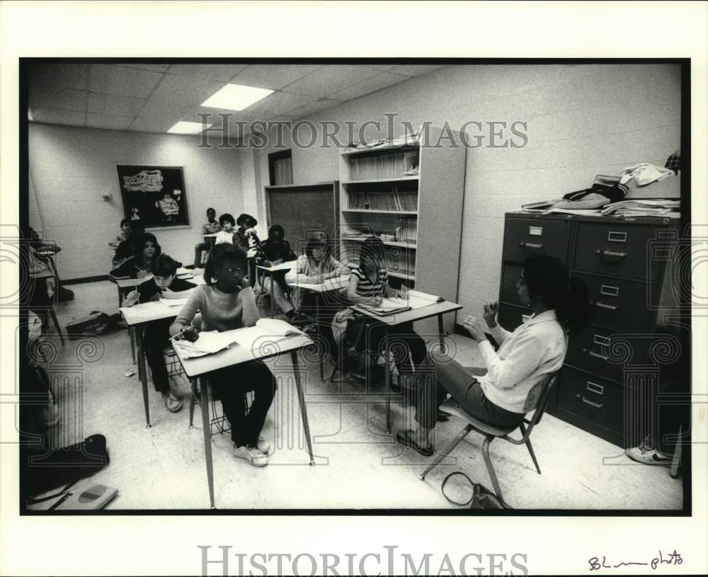 1984 Teacher teaching her students &quot;Sign Language&quot; - Historic Images