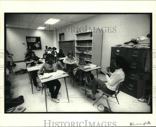 1984 Teacher teaching her students "Sign Language" - Historic Images