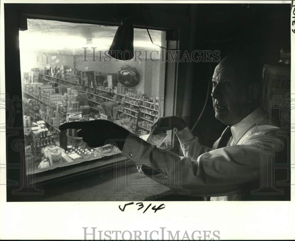 1978 Security window at a grocery store watching for shoplifting. - Historic Images