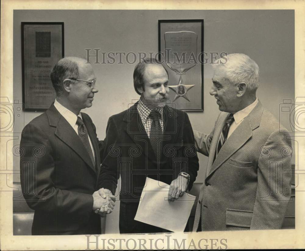 1975 Leon Godchaux II, Norman Smith &amp; David Winstein signs contract - Historic Images