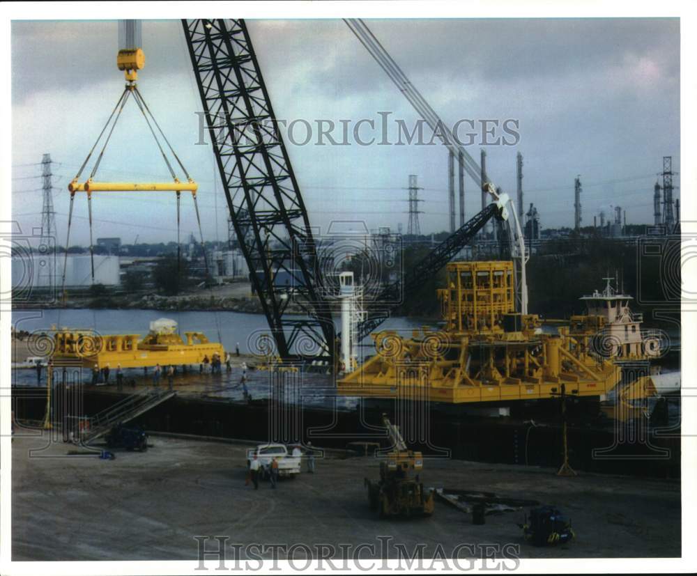 Press Photo Shell Oil Company equipment - Historic Images