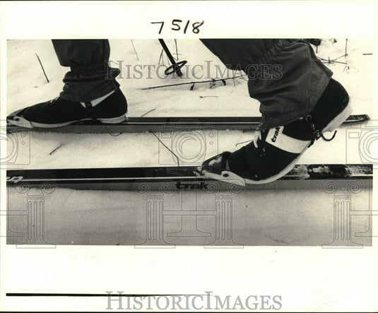 1985 Press Photo Cross country ski and boots - noc61645- Historic Images