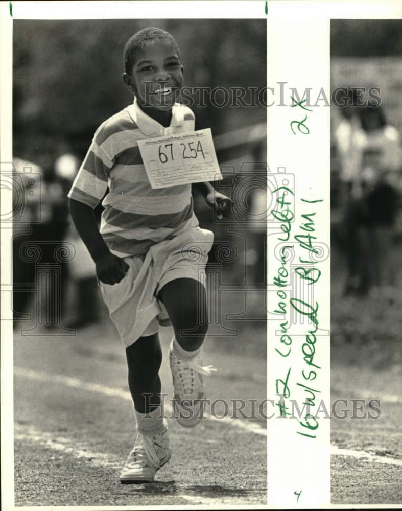 1988 Press Photo Young participant races in the Orleans Special Olympics - Historic Images