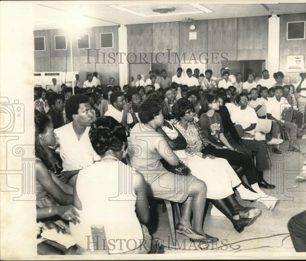 1969 Press Photo Students attend press conference at Southern University - Historic Images