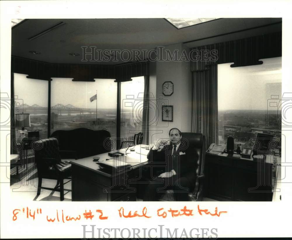 1987 Lawyer Charles Snyder at his office in LL&amp;E Tower - Historic Images