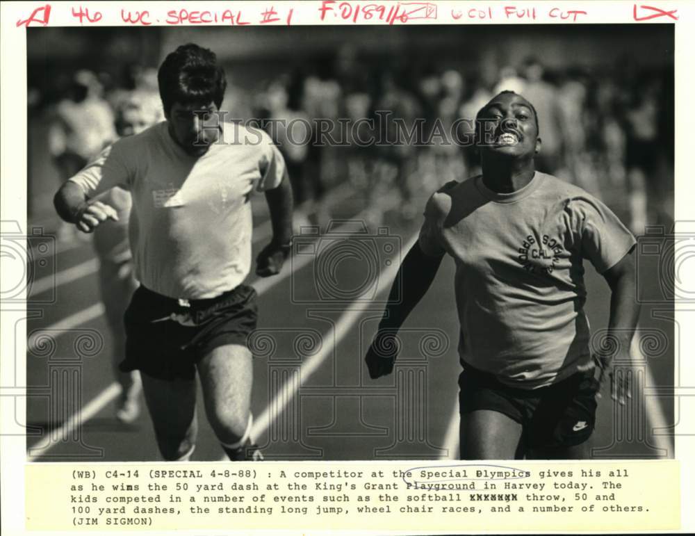 1988 Press Photo Special Olympics 50 yard dash at King's Grant Playground - Historic Images