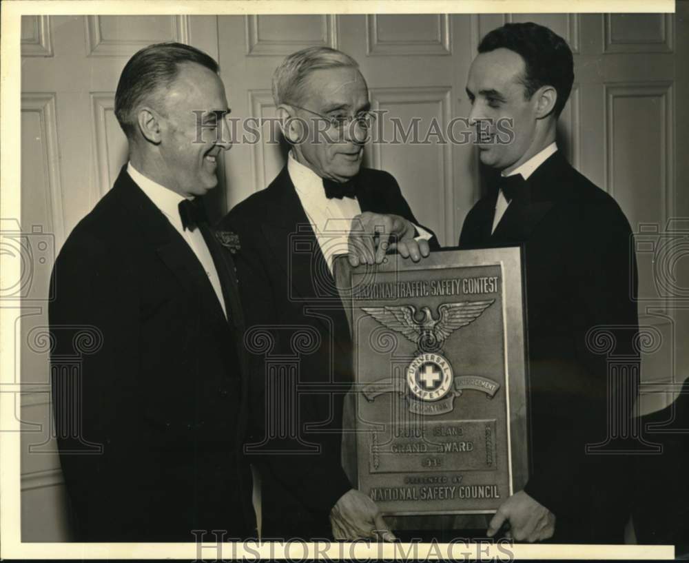 1940 John Stilwell presents National Safety Council awards, Chicago - Historic Images