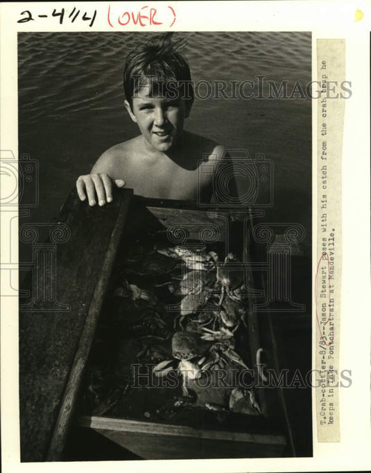 1983 Press Photo Jason Stewart & catch from crab trap in Lake Pontchartrain- Historic Images