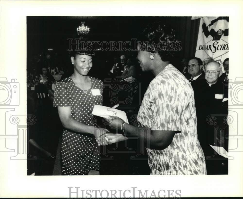 1995 Krystal Smith receives scholarship from Gloria Moultrie - Historic Images