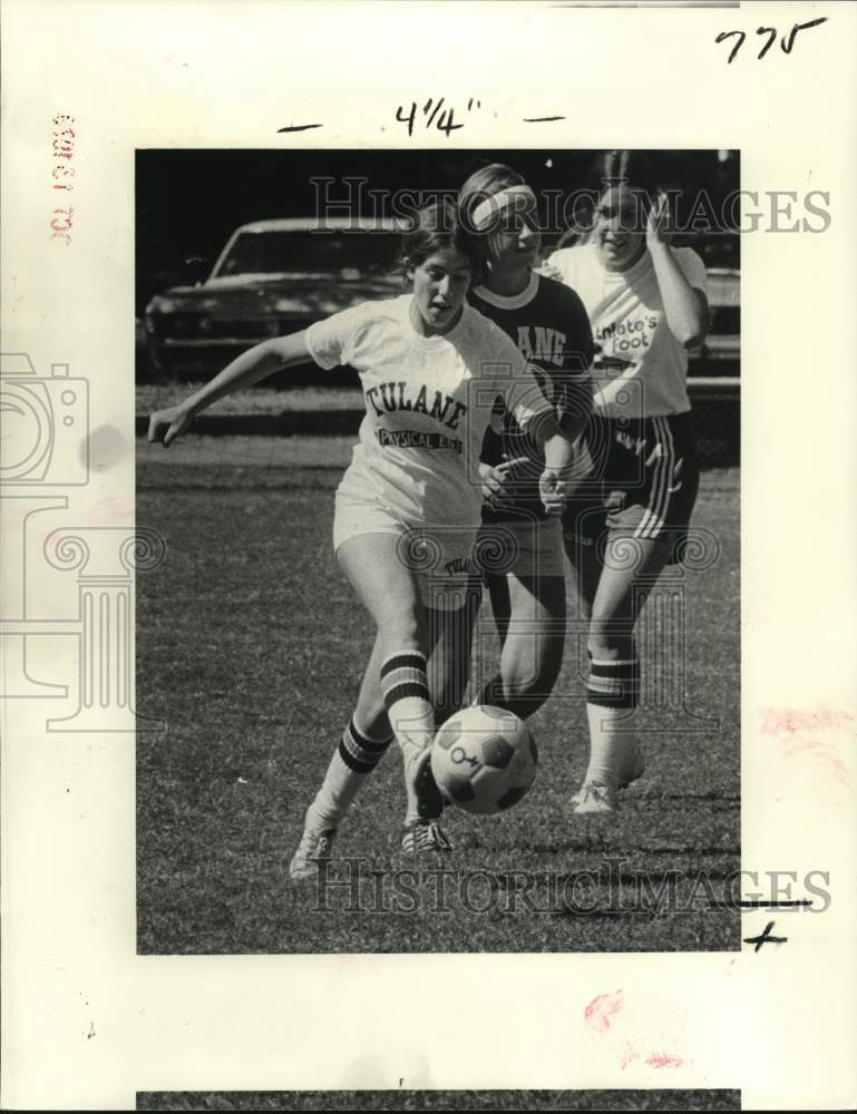 1978 Press Photo The New Orleans Women&#39;s Soccer League hits the field.- Historic Images