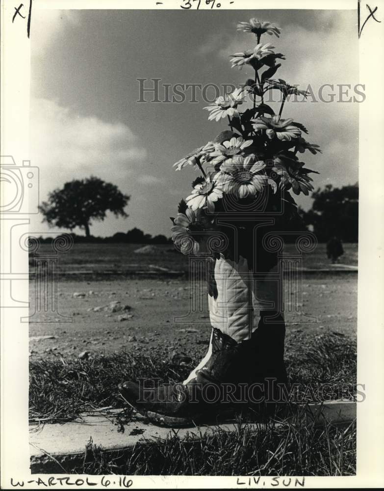 1991 Press Photo Lucinda Bunnen &amp; Virginia Warren Smith-Scoring in Heaven, Art - Historic Images