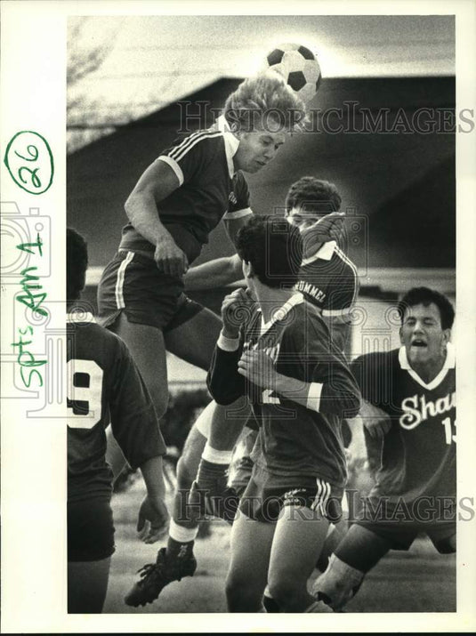 1986 Press Photo Rummel's Danny Vasquez heads ball during action against Shaw- Historic Images