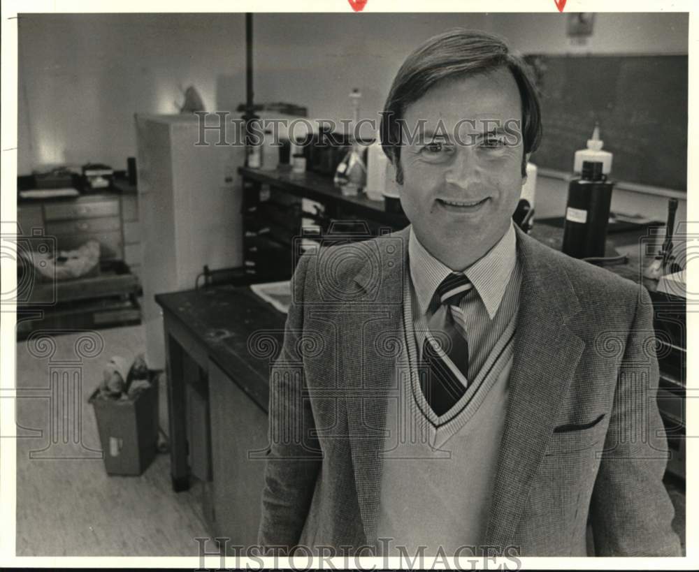 1984 Joe Snowden, earth sciences professor University of New Orleans - Historic Images