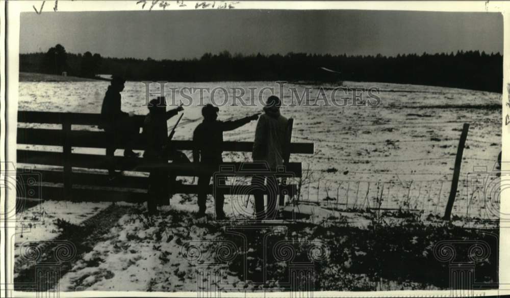 1973 Press Photo Hunters try luck after Jena area was blanketed with snow - Historic Images