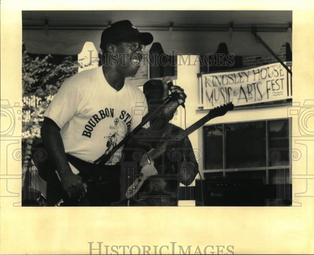 1994 Press Photo &quot;Dog Man&quot; Smith sings the blues at the Kingsley House Festival. - Historic Images